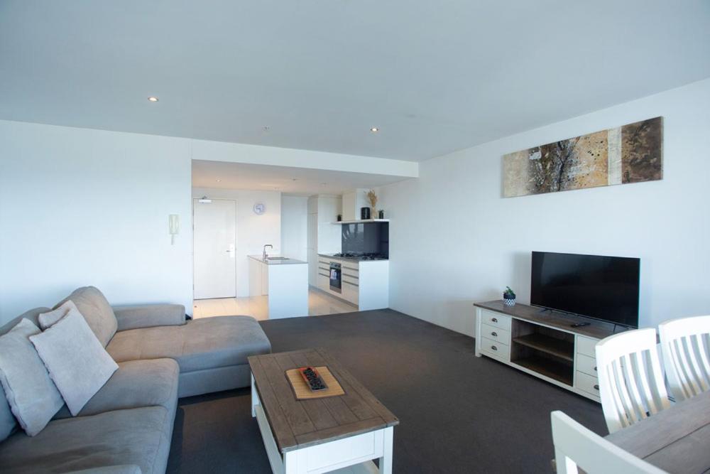 Апартаменты Circle On Cavill - Hosted By Coastal Letting Голд-Кост Экстерьер фото